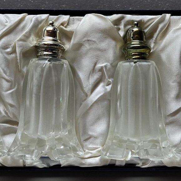 FB Rogers Silver Plated Salt and Pepper Shakers (4) - Picture 1 of 3